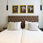 9 Muses Hotel