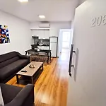 Daze Off Central Apartment, 300M To The Finikoudes Beach