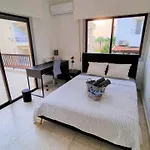 Cozy Beach Apt / 100 Mbit+ Netflix / Near Airport