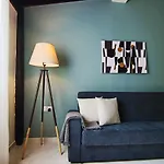 Phaedrus Living - City View Luxury Flat Harbour 03
