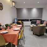 Nat\'S Finikoudes Beach 3 Bedroom Apartment