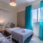 Sunny 2-Br Apartment In Mackenzie