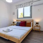 Kmeidos 1-Bedroom Apartment In Larnaca