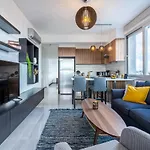 Sunflower 1-Bedroom Apartment In Larnaca