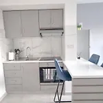 Coastal Chic: Luxury Apt In The Heart Of The City! With Smart Tv!