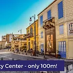Unbeatable Location! Modern 2Br