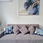 Coastal Chic: Luxury Apt In The Heart Of The City! With Smart Tv!