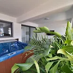 Carisa Deluxe Apartment With Jacuzzi