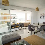 Hubstay - Seaview Pearl Suite Mackenzie By Larnaca Airport