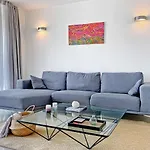2Br Seaview Apt In Prime Location 1 Min From Sea