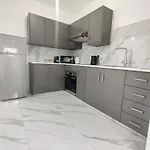 Maestro I Apartment