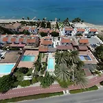 Greek Island Style 2 Bedroom Villa With Pool Next To The Sea