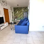 Beach Haven: 7-Minute Walk To The Beach + Pool