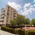 Blu Mackenzie 1 bdr Flat with Pool