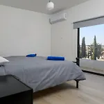 Ollies 3 Bedroom Apartment