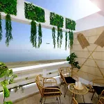 Lazuli Sea View Beachfront Ap 253