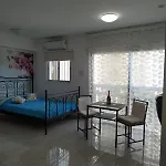 Stelia\'S Seagate Studio Apt.