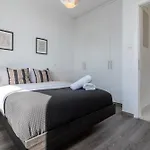 Taupe\'S 2-Bedroom Apartment In Larnaca