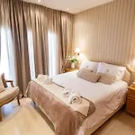 Quattro Beachfront Sea View Ap 4
