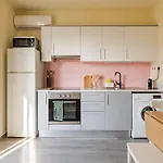 Stylish Apt In Finikoudes 300M From The Beach