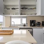 Aelia - Chic 2-Br Apartment & Balcony In Larnaca