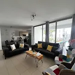Pool View Flat In City Centre