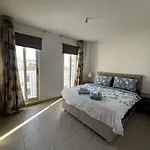 Pool View Flat In City Centre
