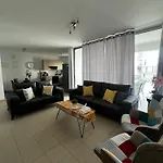 Pool View Flat In City Centre