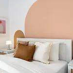 Lunette - Artful 1-Br Apartment & Balcony In Larnaca
