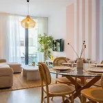 Lunette - Artful 1-Br Apartment & Balcony In Larnaca