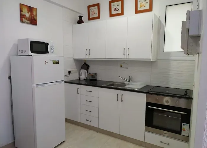 Mikis\' 1 Bedroom Near The Beach And City Center