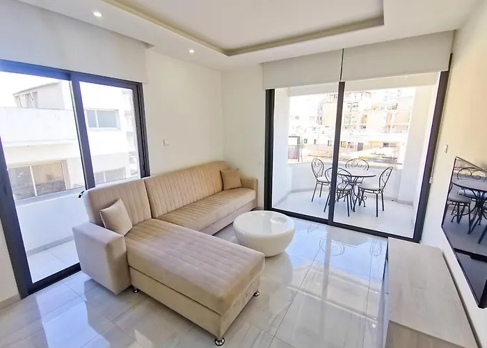Vasilo Court Seaview City Apartment