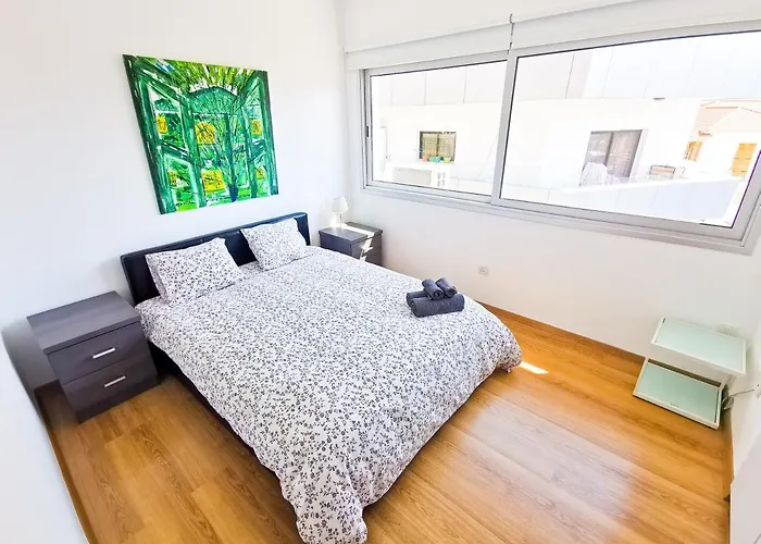 Daze Off Central Apartment, 300M To The Finikoudes Beach