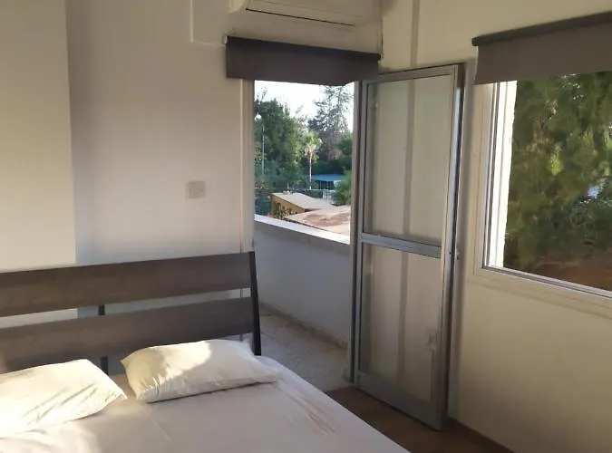 Cozy 2 Bedroom Apartment