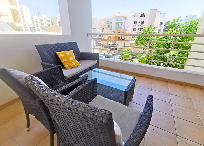 Promenade Breeze City Apartment