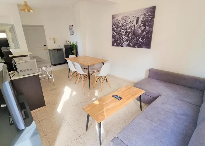 Cozy Beach Apt / 100 Mbit+ Netflix / Near Airport