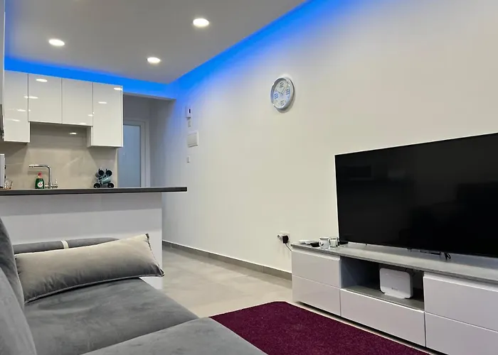 Luxurious Maisonette Near The Beach