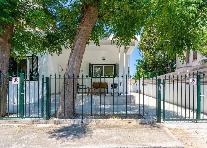 Arty Haven - Spacious 3-Br House In Larnaca