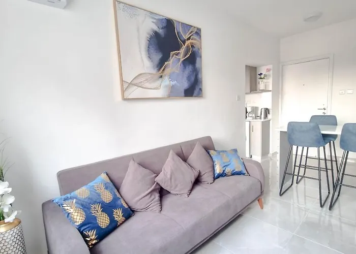Coastal Chic: Luxury Apt In The Heart Of The City! With Smart Tv!