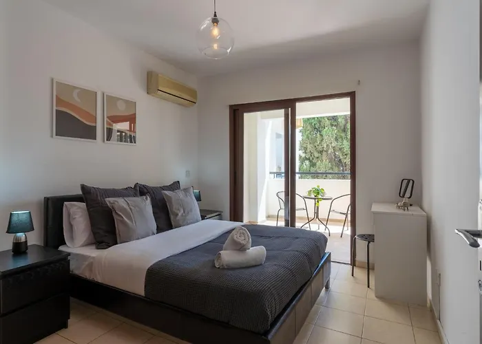 Mia 1-Bedroom Apartment In Larnaca