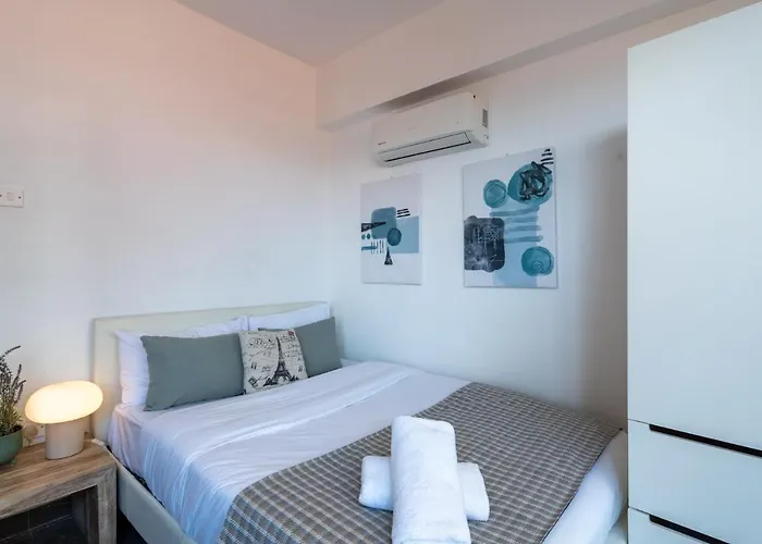 Burst Studio W/ Balcony In Larnaca