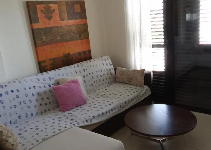 2 Bedroom Apartment In Makenzi