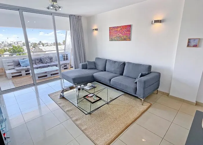 2Br Seaview Apt In Prime Location 1 Min From Sea