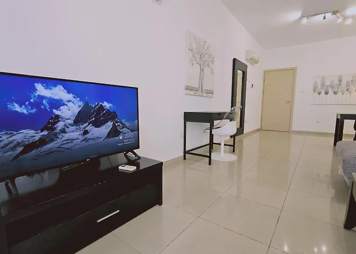 Stay White Petals Apartment