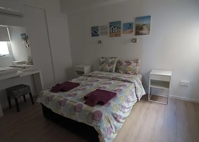 Sunorama Waterfront Apartment