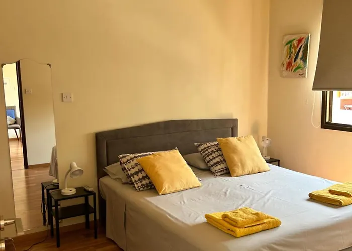 Extremely Comfy Apt With Spacious Private Terrace 10Min Walk To The Beach & In Town