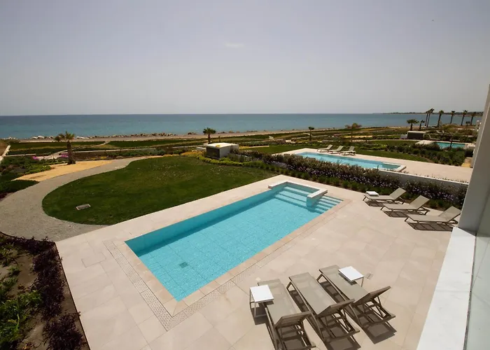 Phaedrus Living Serenity Waves Villas No 5