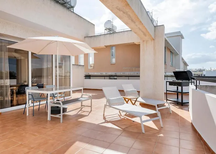 Top Floor Apartment City Center