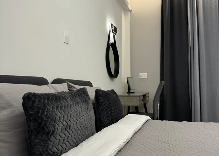Spacious 1 Bedroom Flat In Foinikoudes!