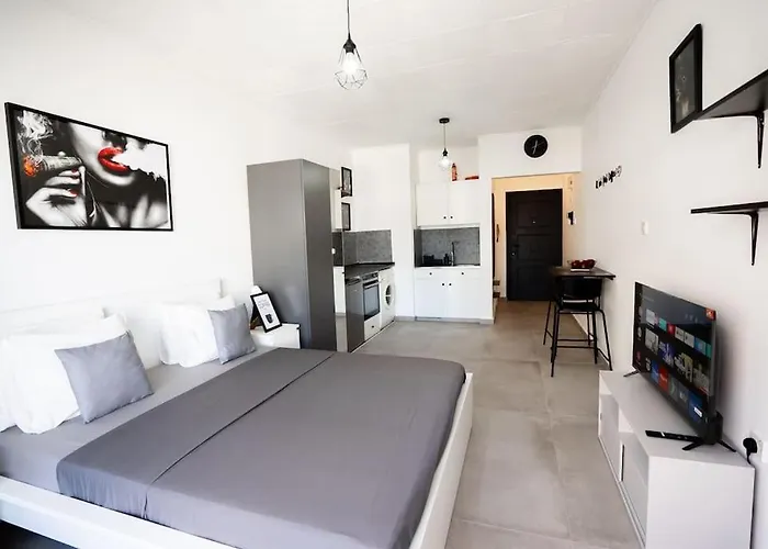 Hubstay - Klea\'S City Apartment Suite